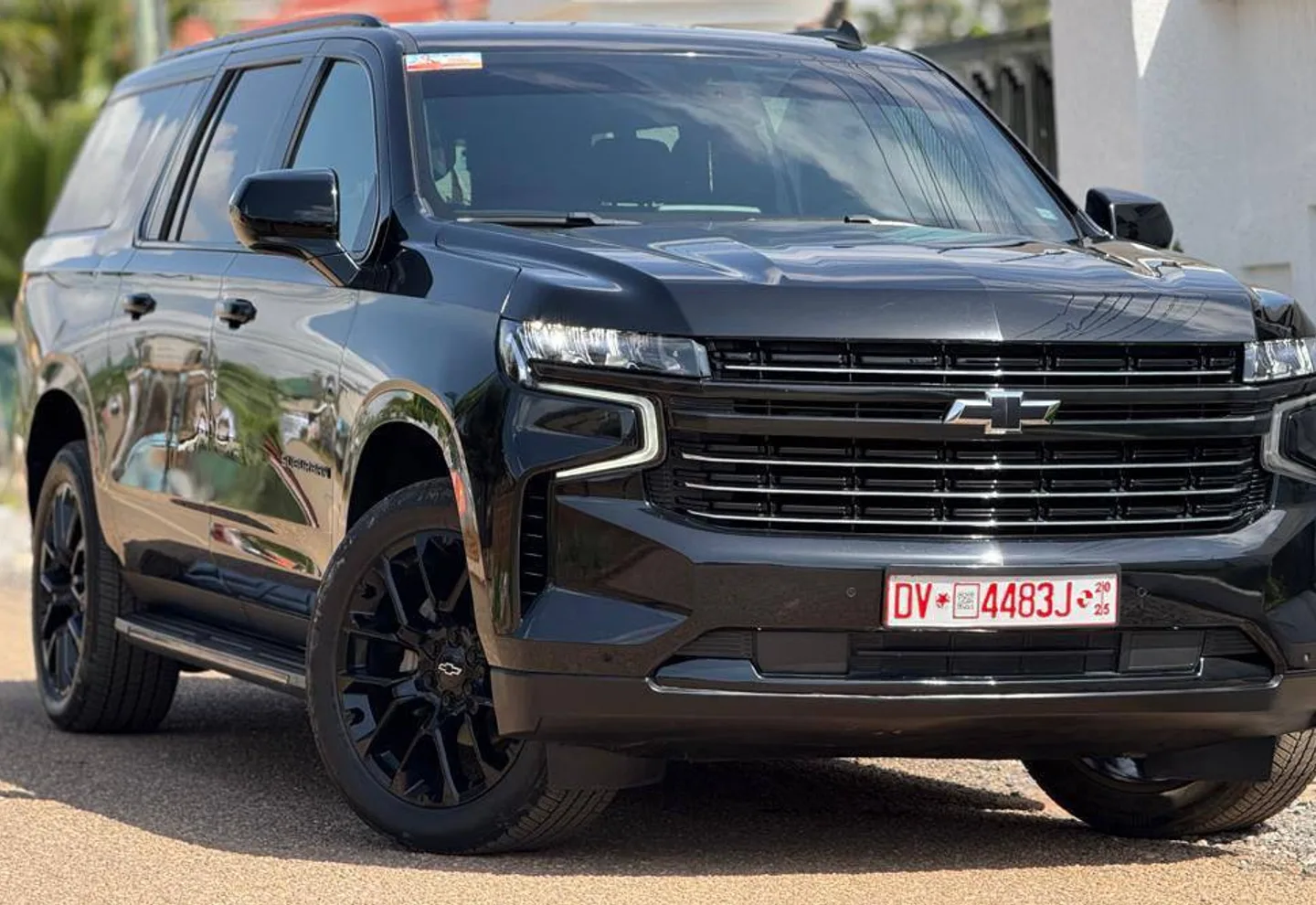 Chevrolet Suburban — photo 1