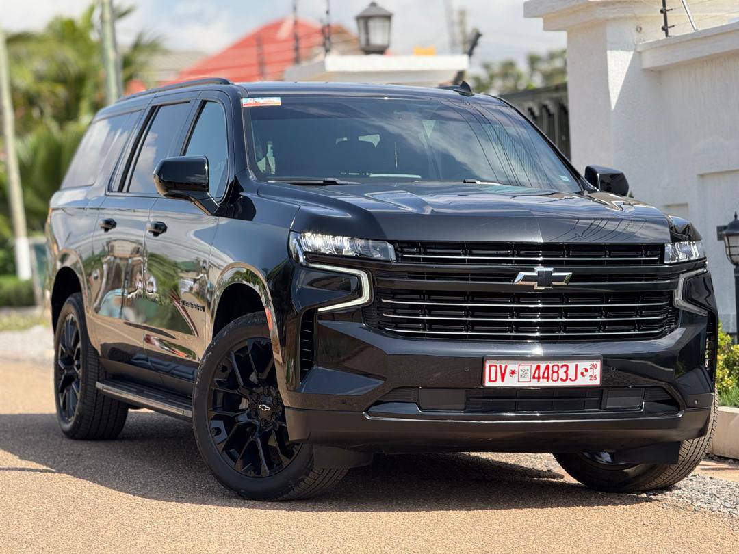 Chevrolet Suburban — photo 1