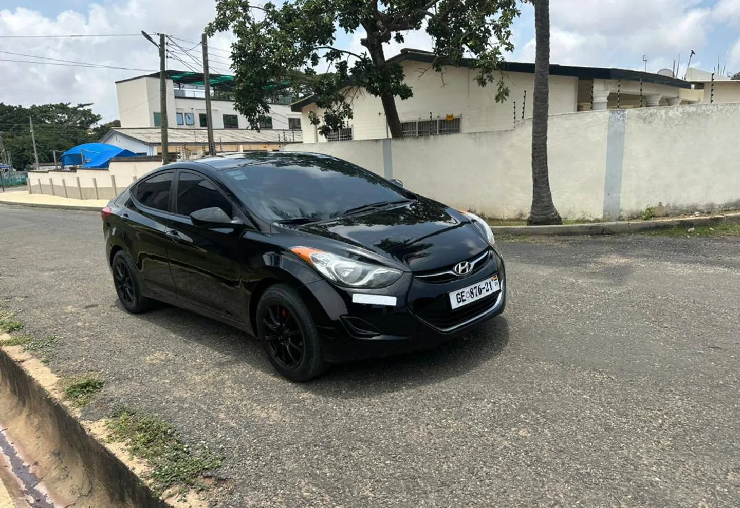 Hyundai Elantra — photo 1