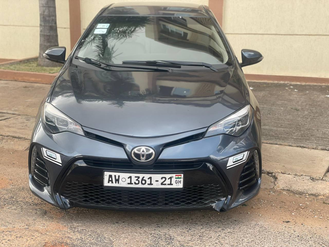 Toyota Corolla LE — photo 1