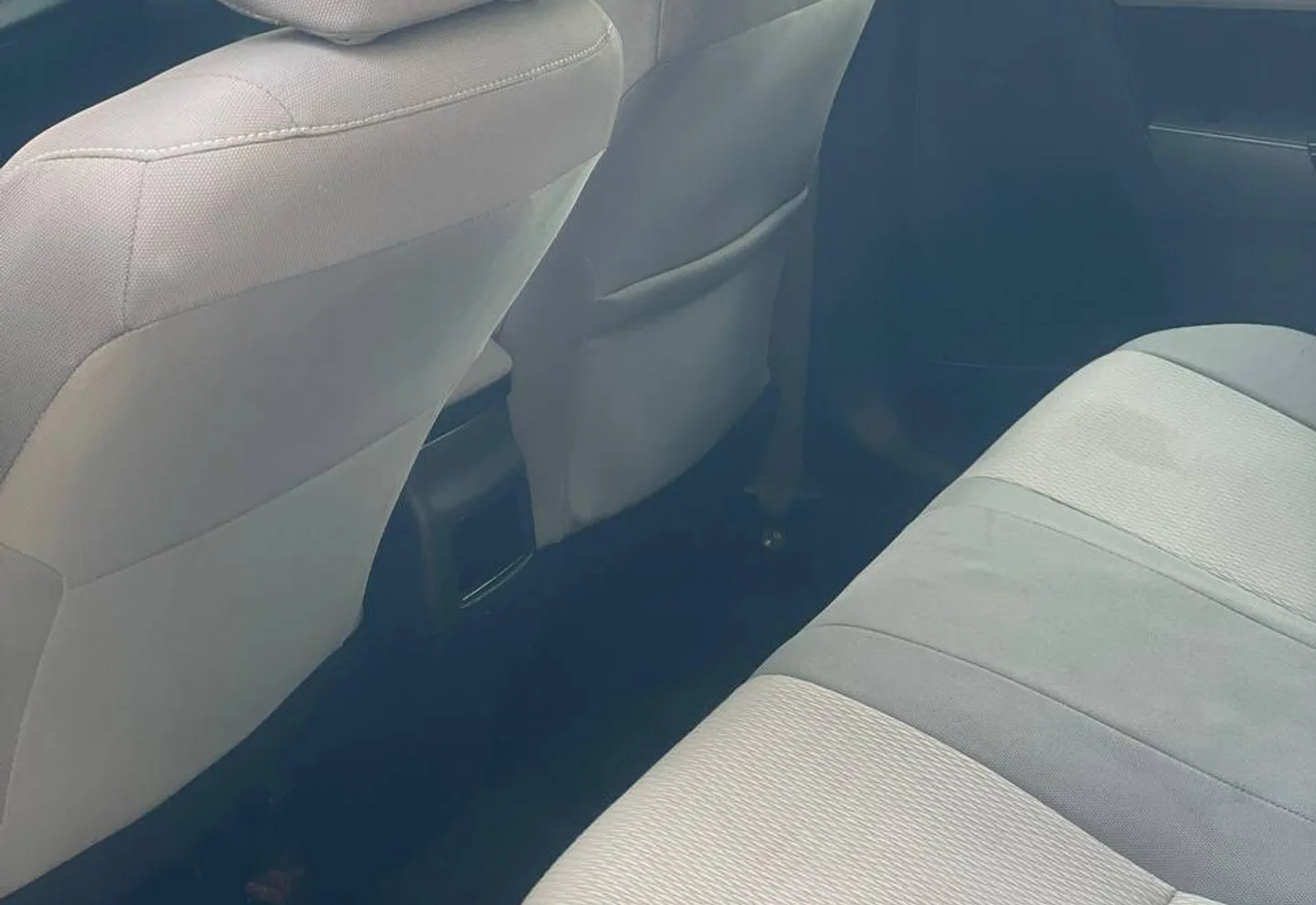 Toyota Corolla LE — view photo 2