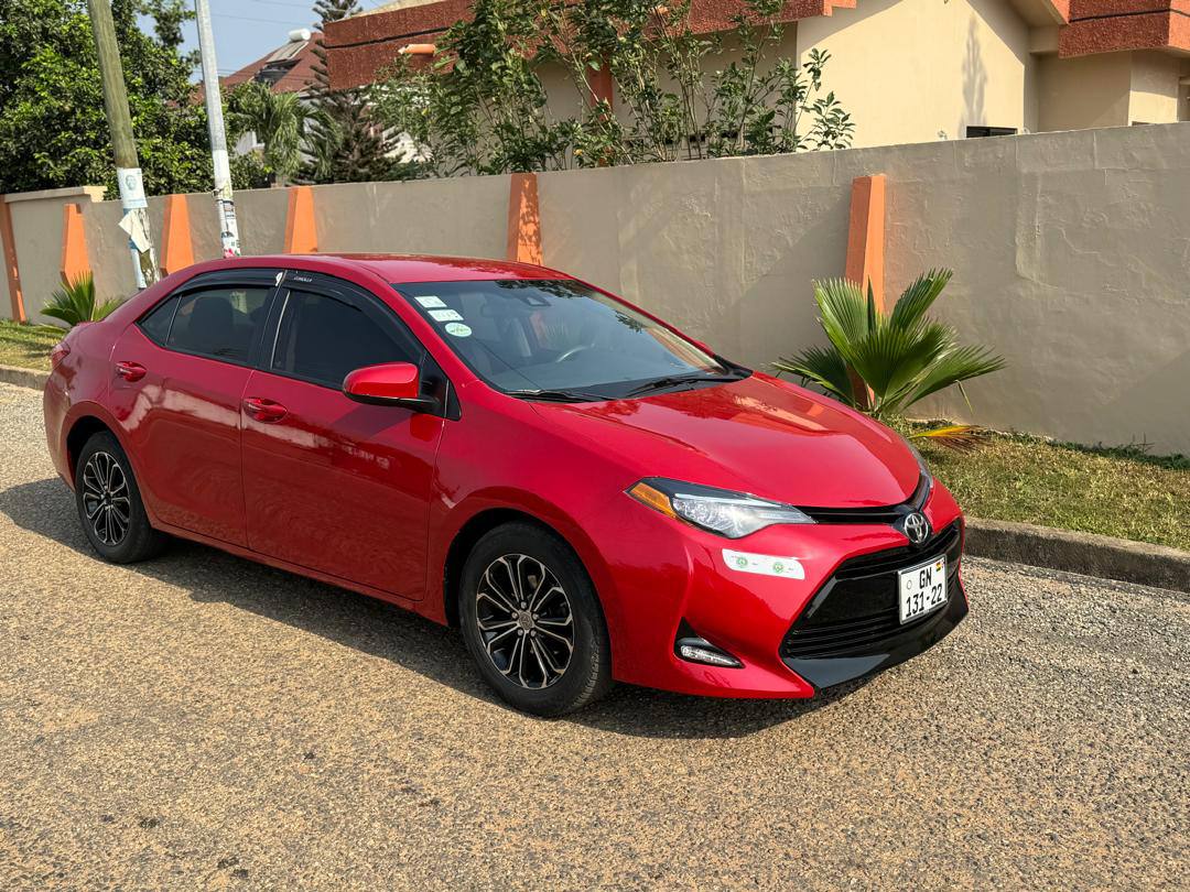 Toyota Corolla LE — photo 1