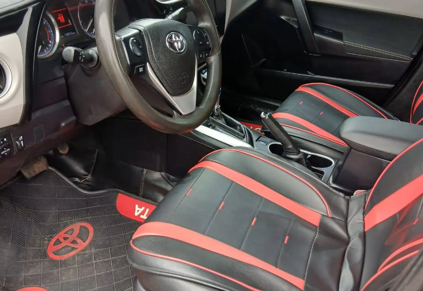 Toyota Corolla LE — view photo 2