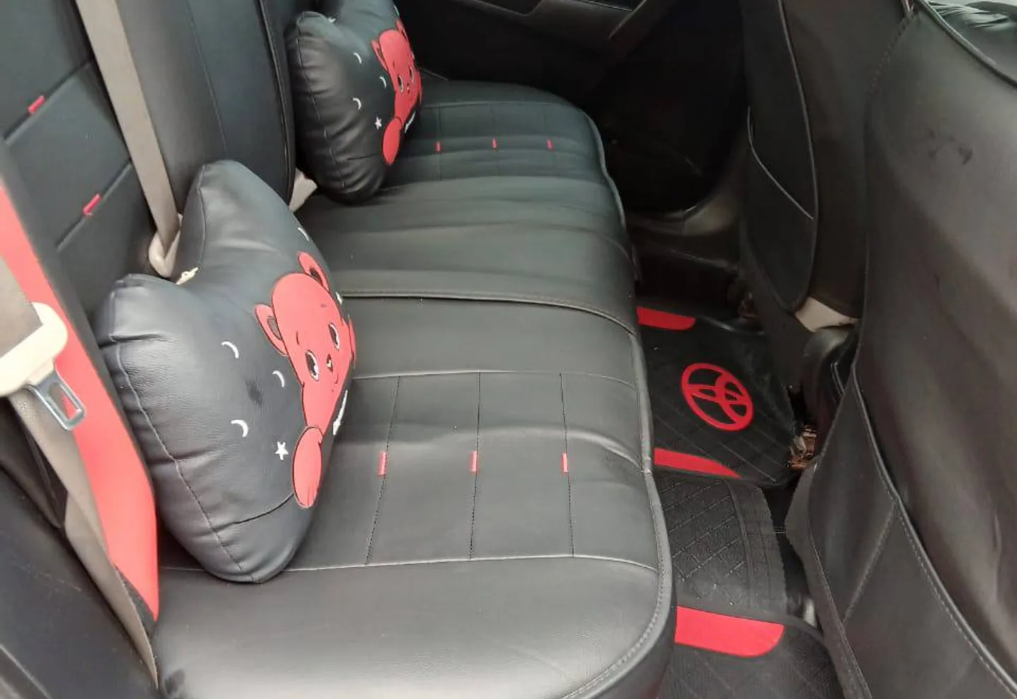Toyota Corolla LE — view photo 3