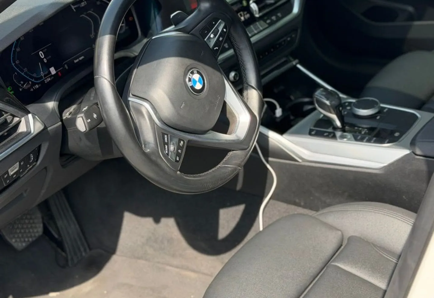 BMW 330i — view photo 3