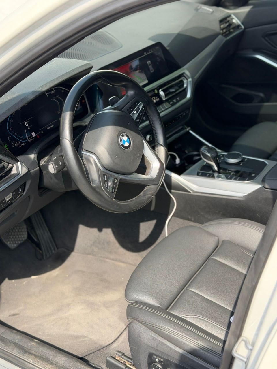 BMW 330i — view photo 3