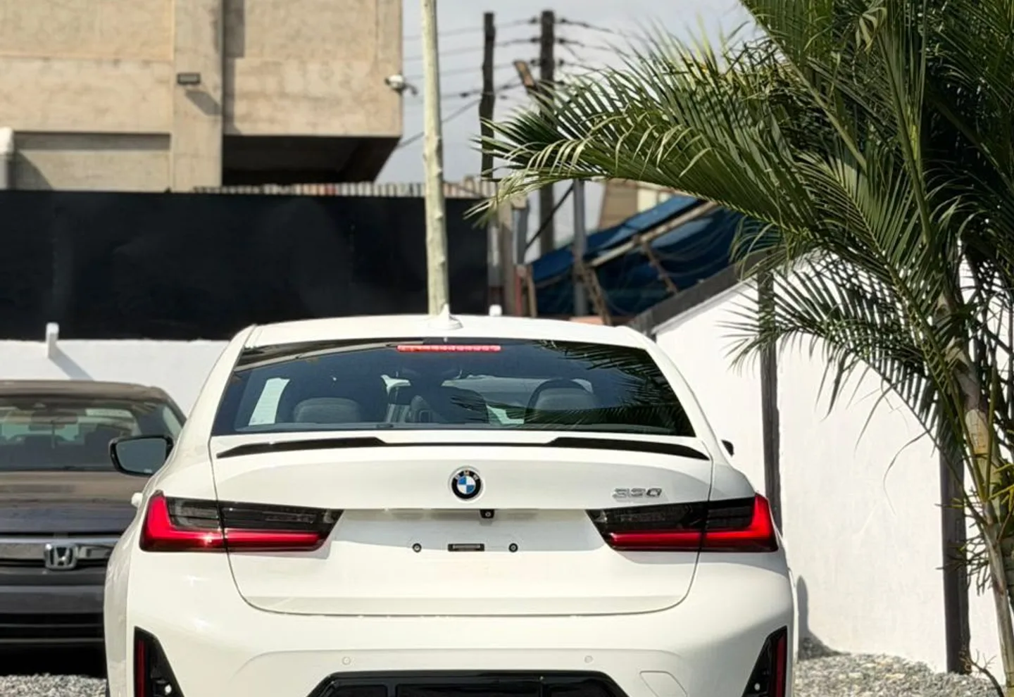 BMW 330i — view photo 6