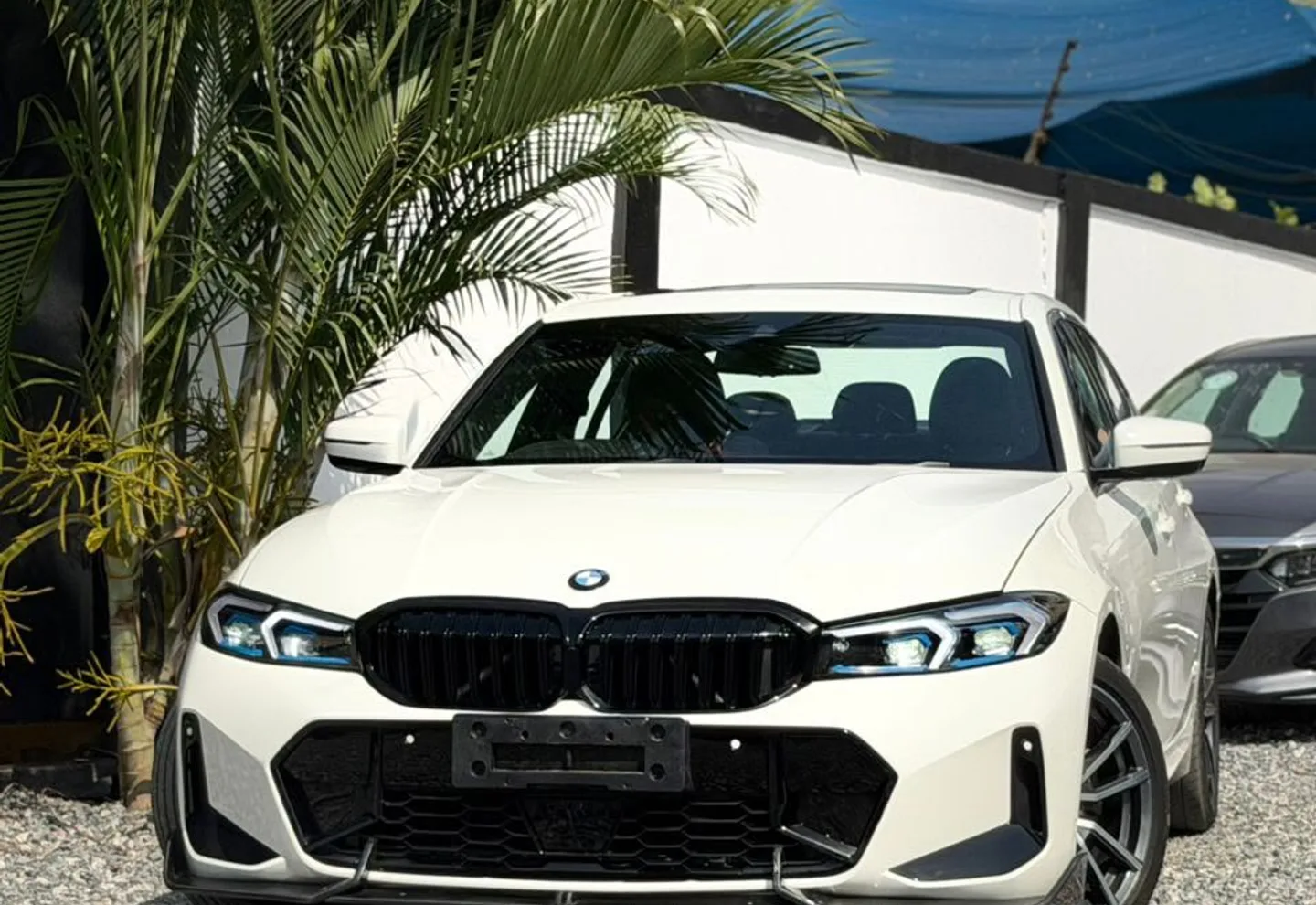 BMW 330i — photo 1