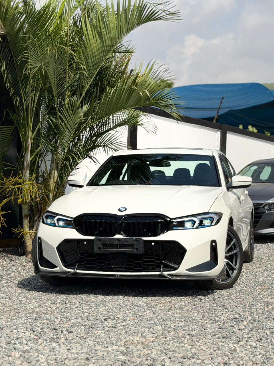 BMW 330i — photo 1