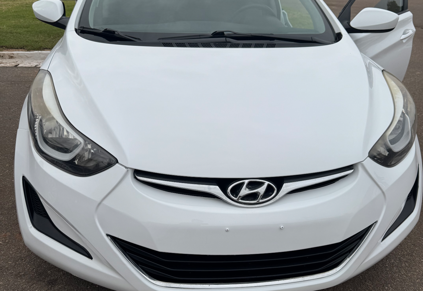 Hundai Elantra — photo 1