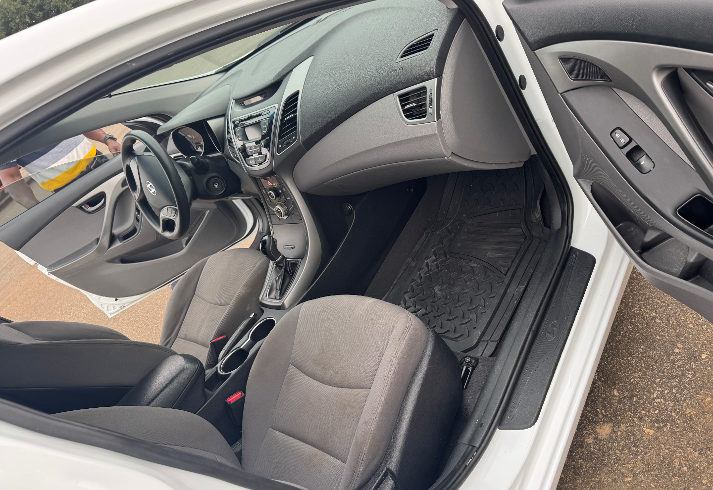Hundai Elantra — view photo 2