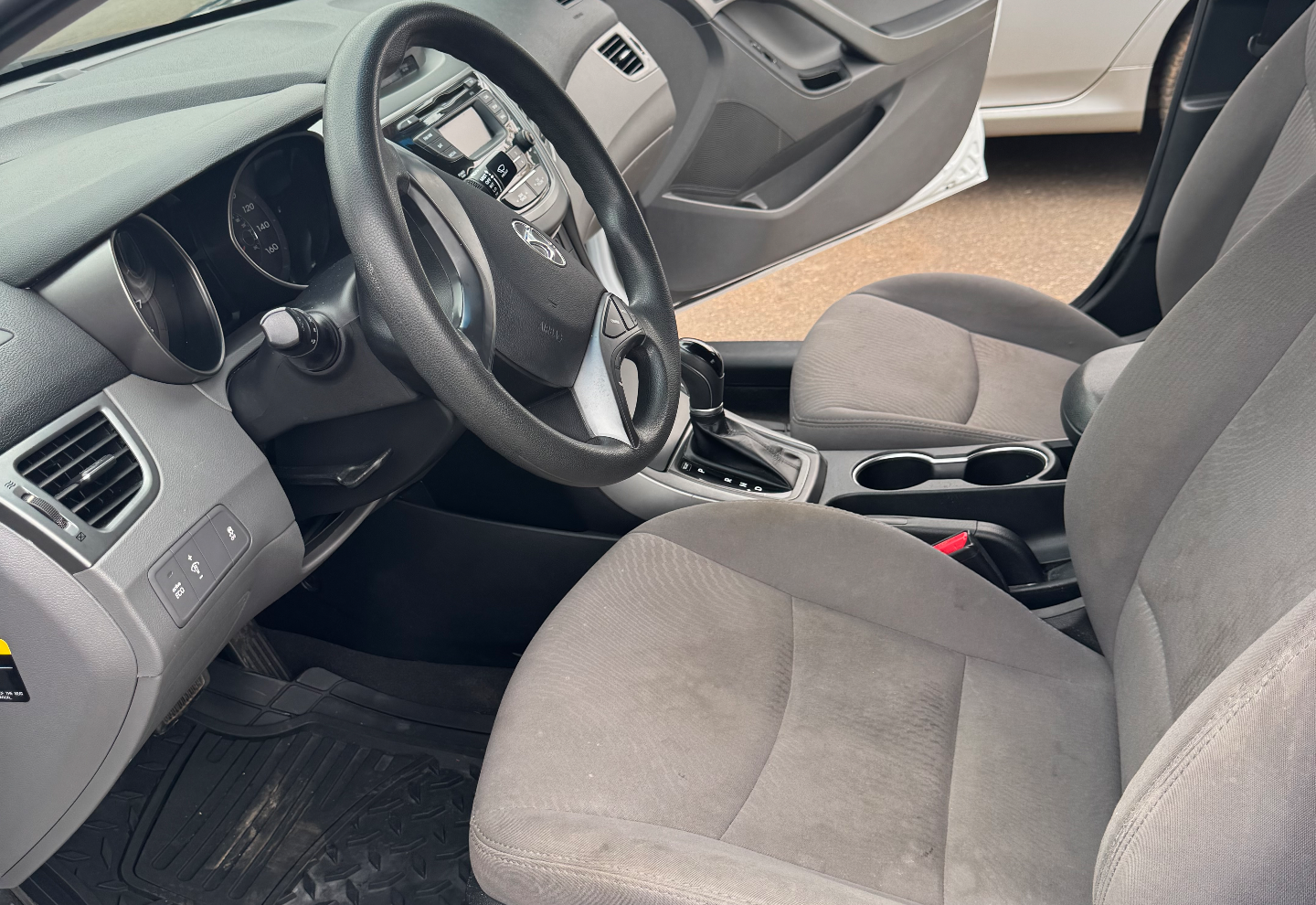Hundai Elantra — view photo 3