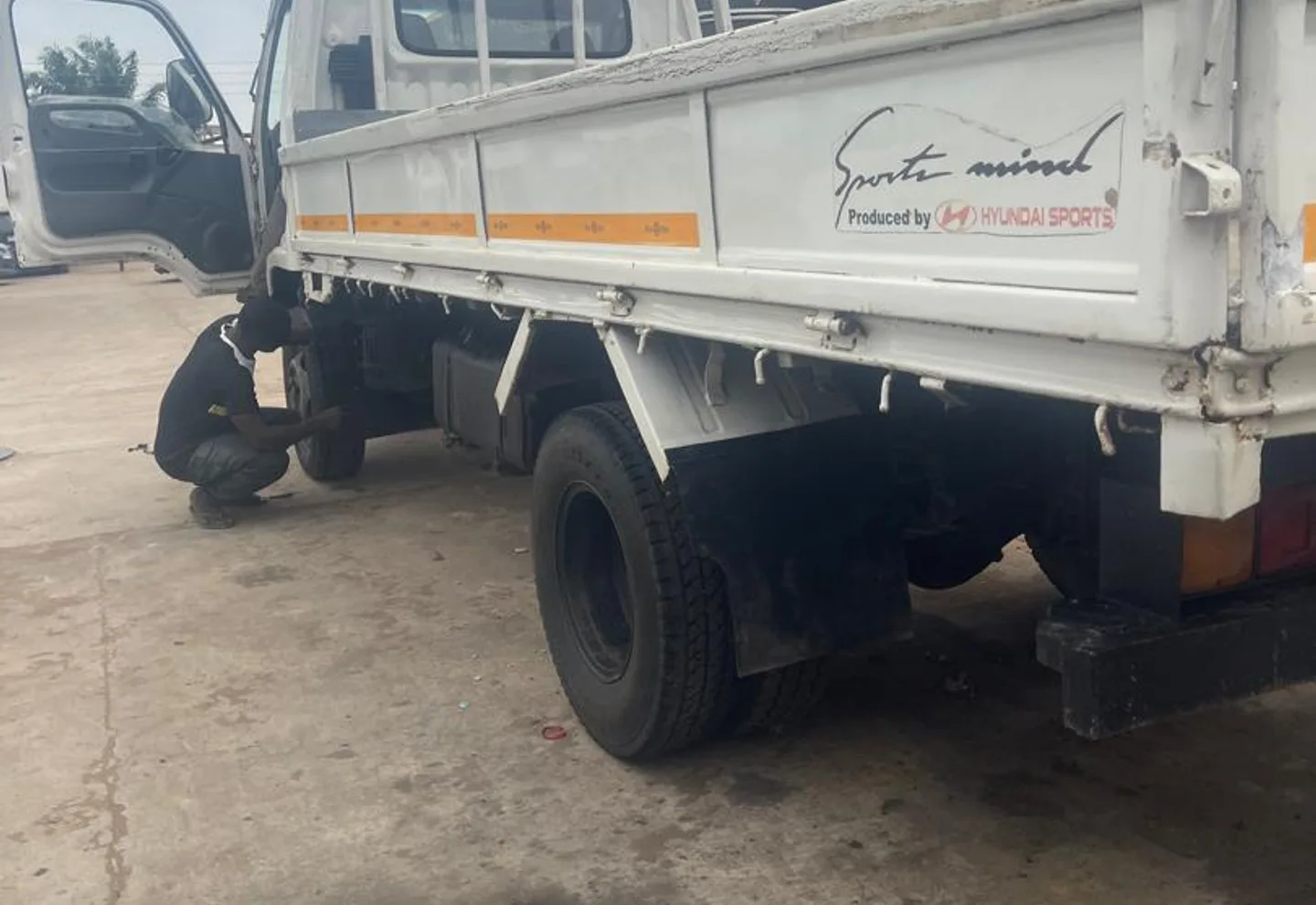 Hyudai Might 2 truck — view photo 2