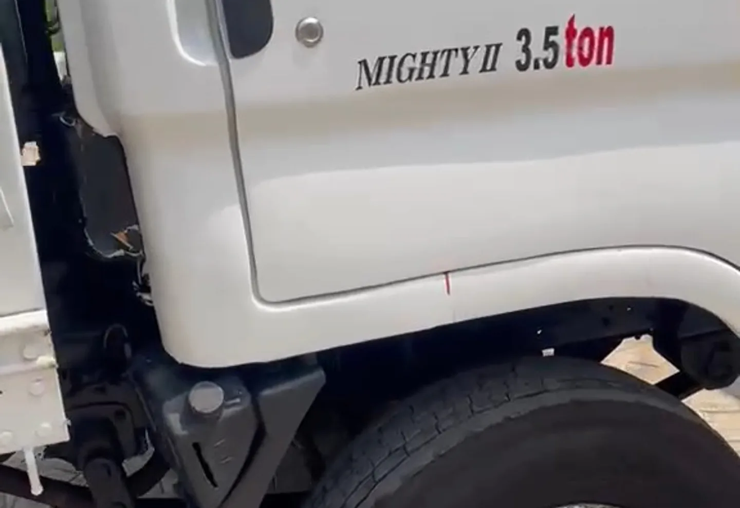 Hyudai Might 2 truck — view photo 3