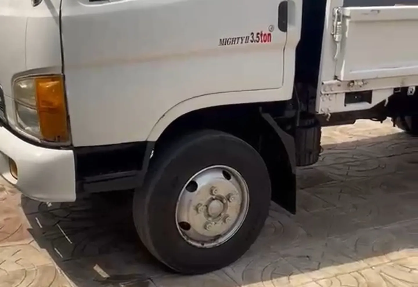 Hyudai Might 2 truck — view photo 4
