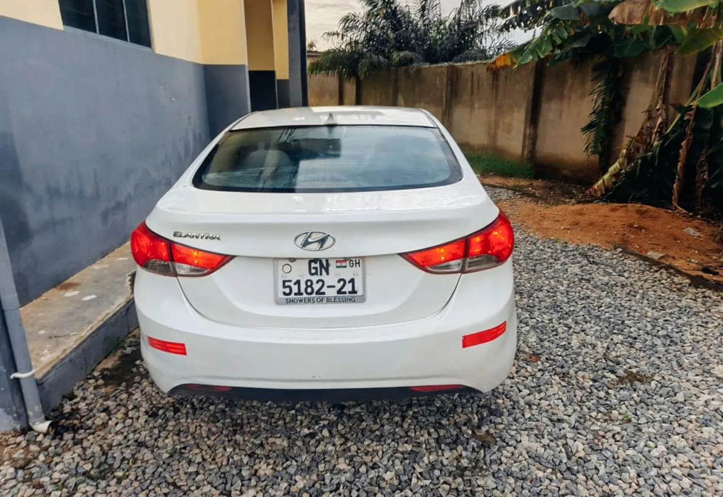 Hyundai Elantra — view photo 4