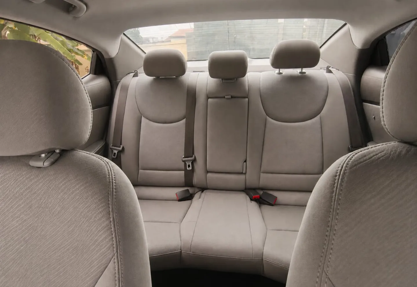 Hyundai Elantra — view photo 2