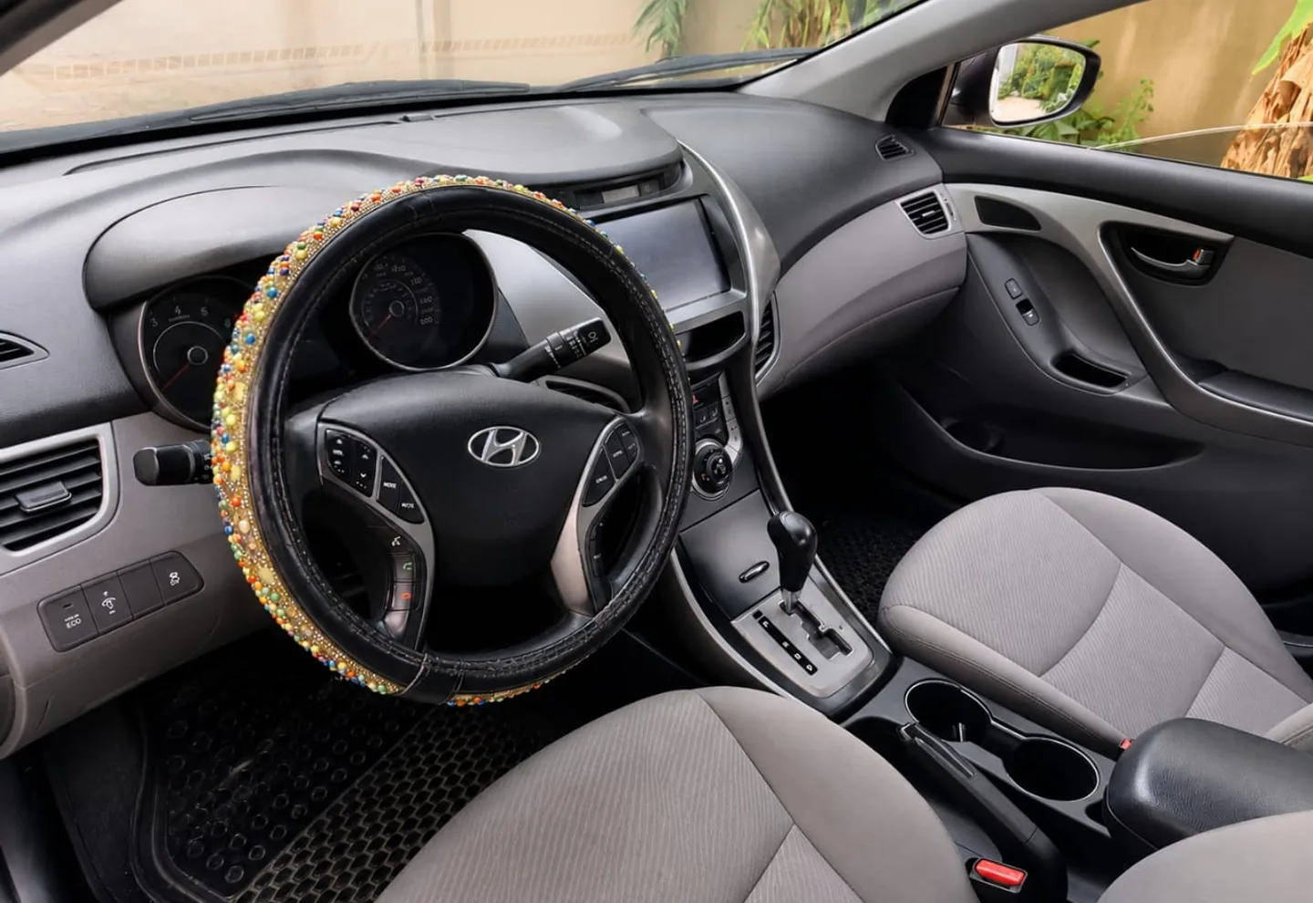 Hyundai Elantra — view photo 3