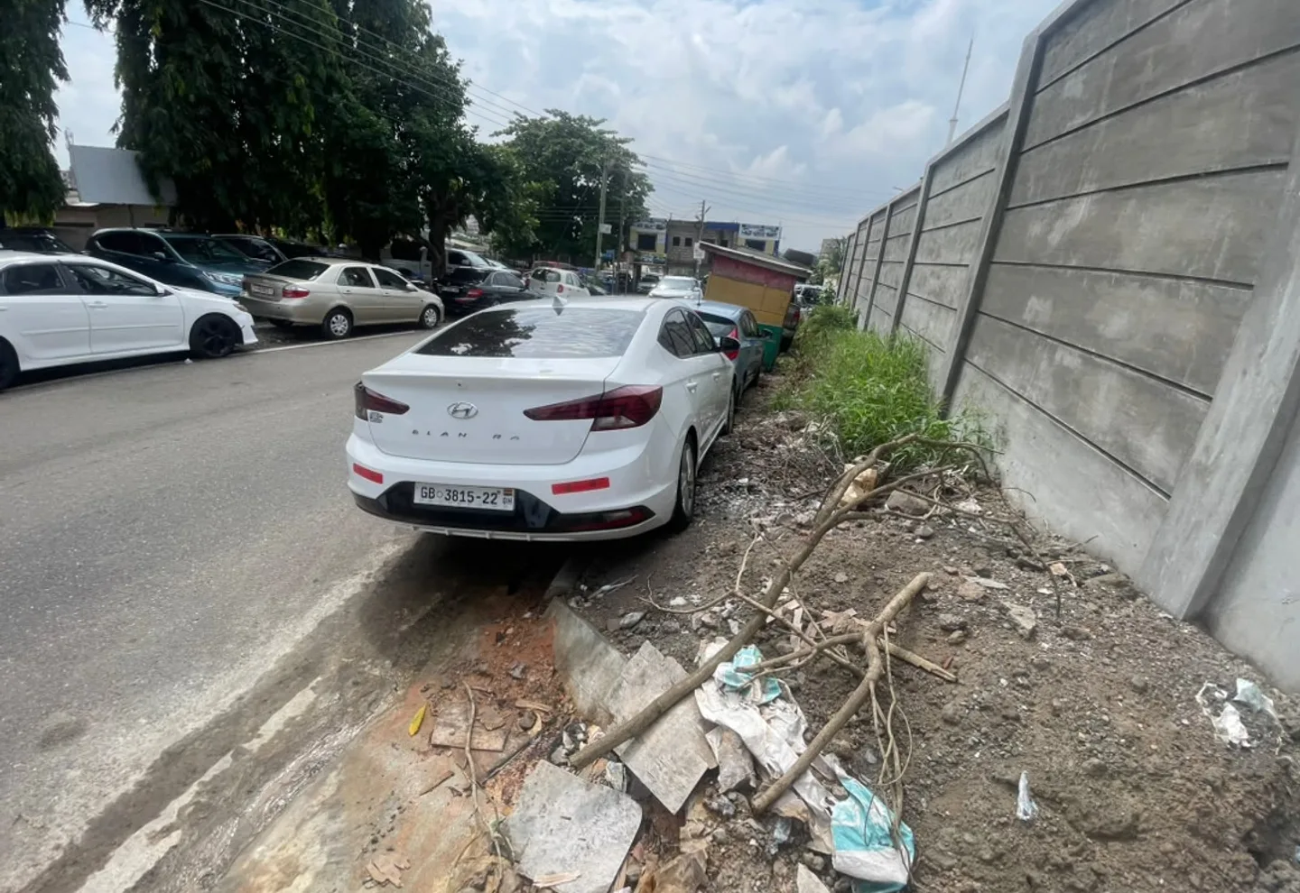 Hyundai Elantra — view photo 3