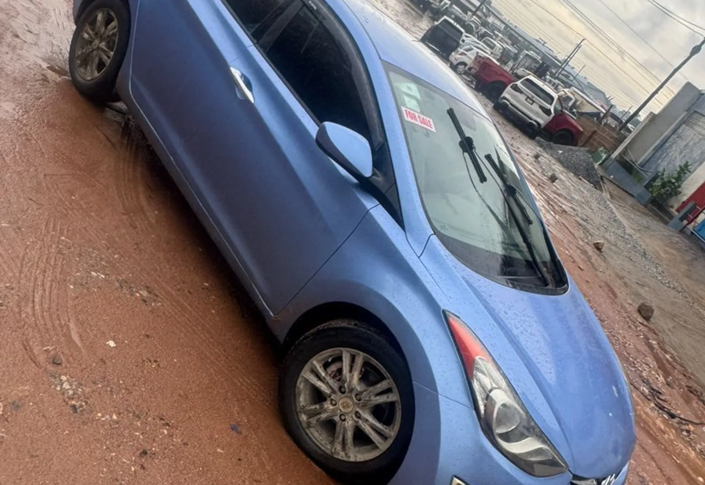 Hyundai Elantra — photo 1