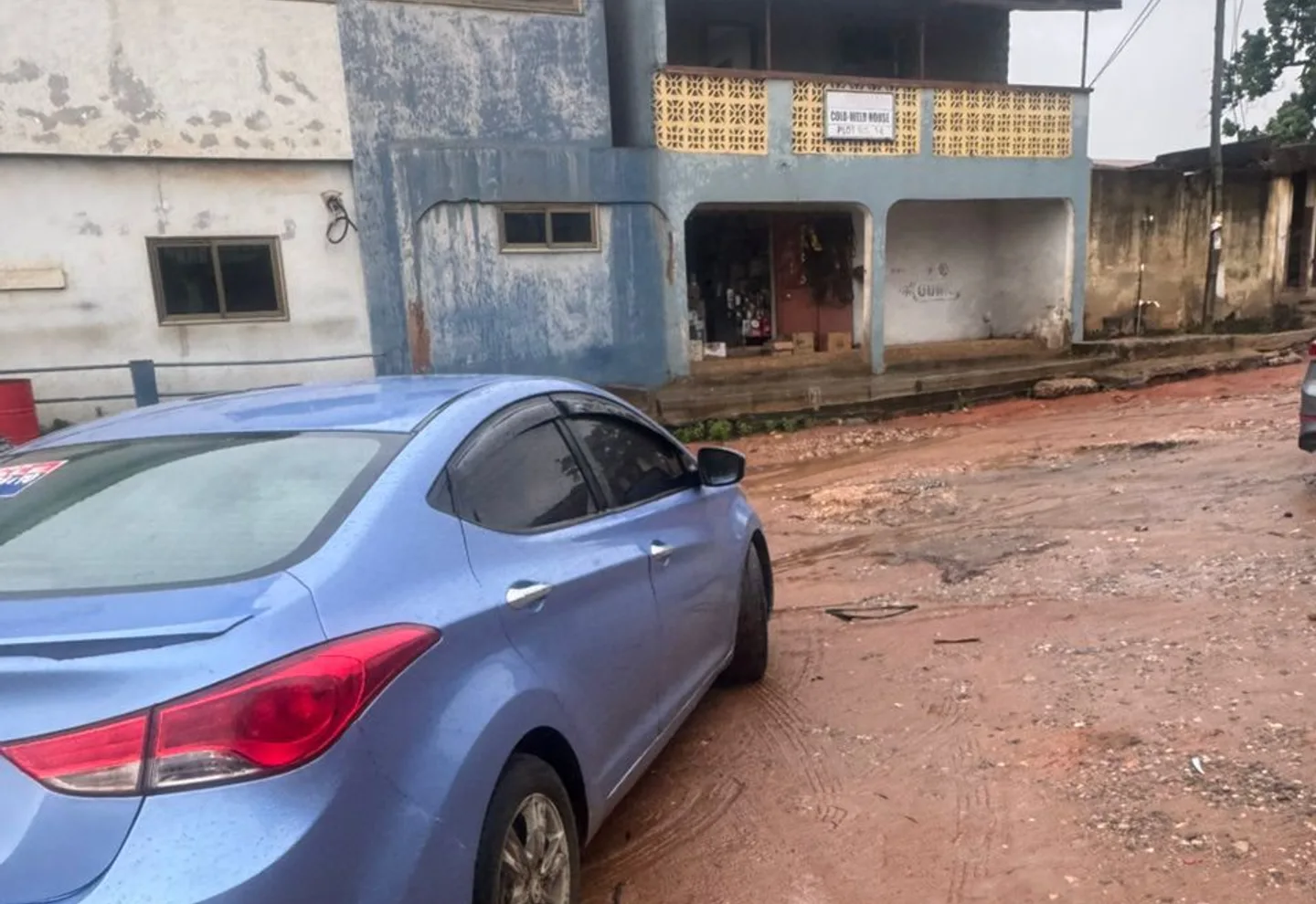 Hyundai Elantra — view photo 5