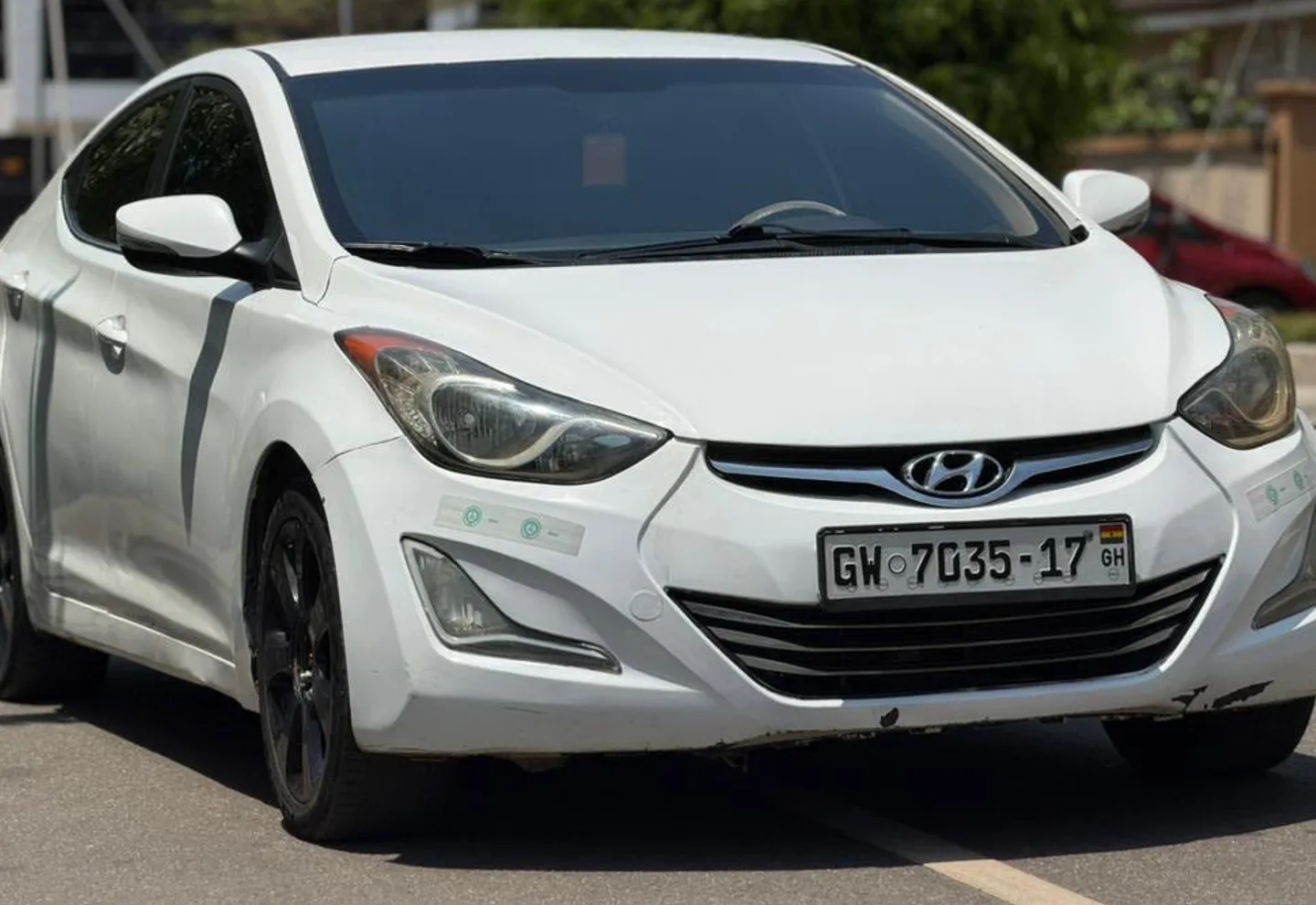 Hyundai Elantra — photo 1