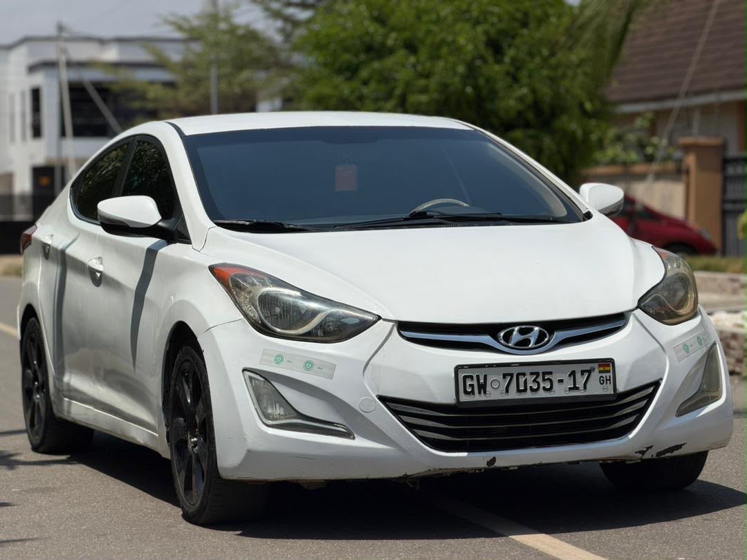 Hyundai Elantra — photo 1
