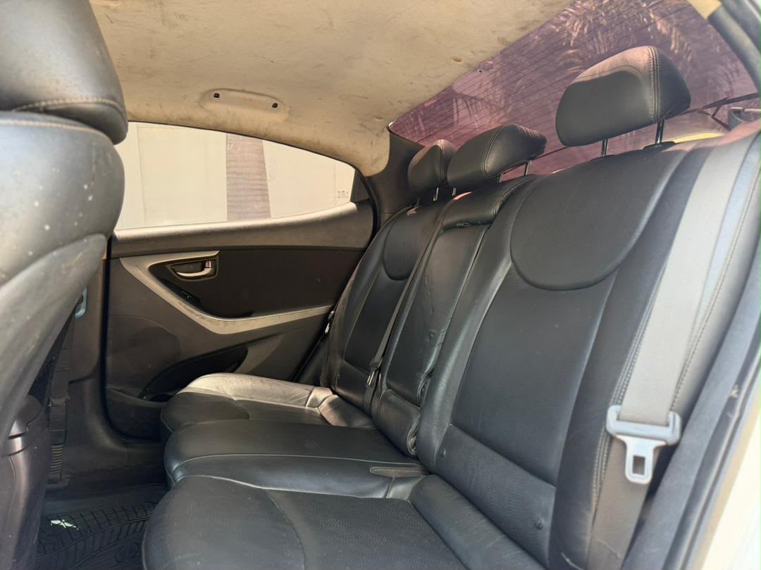 Hyundai Elantra — view photo 2
