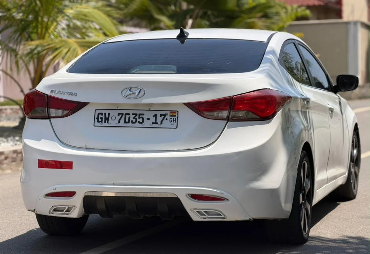 Hyundai Elantra — view photo 3