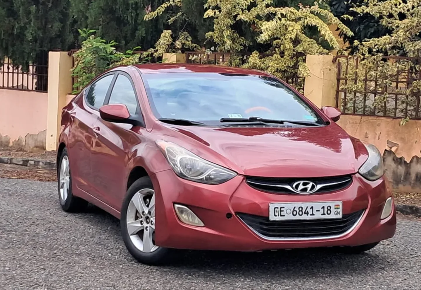 Hyundai Elantra — photo 1