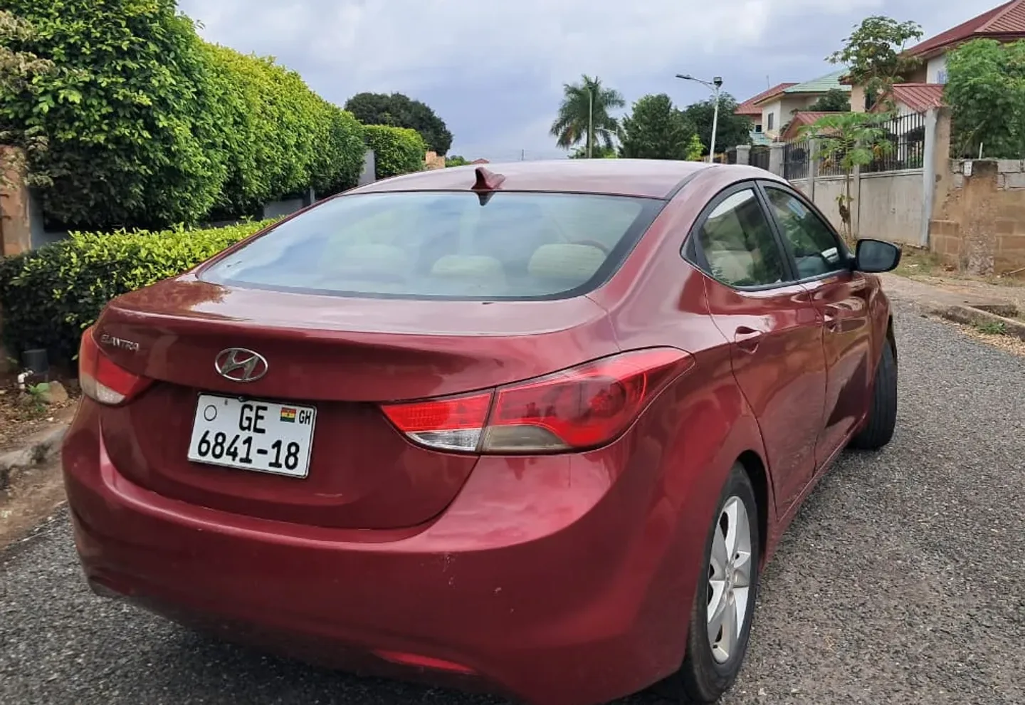 Hyundai Elantra — view photo 4