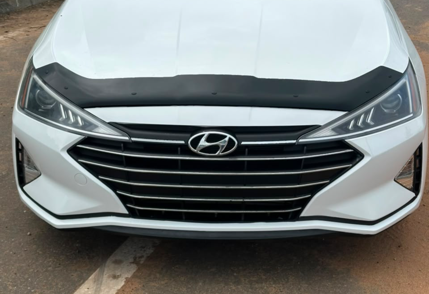 Hyundai Elantra — photo 1