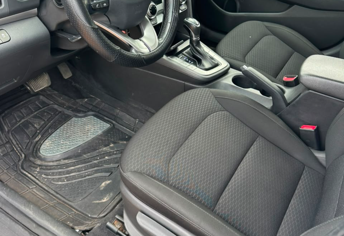 Hyundai Elantra — view photo 2