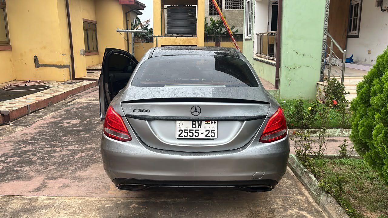 Mercedes Benz C300 — view photo 4
