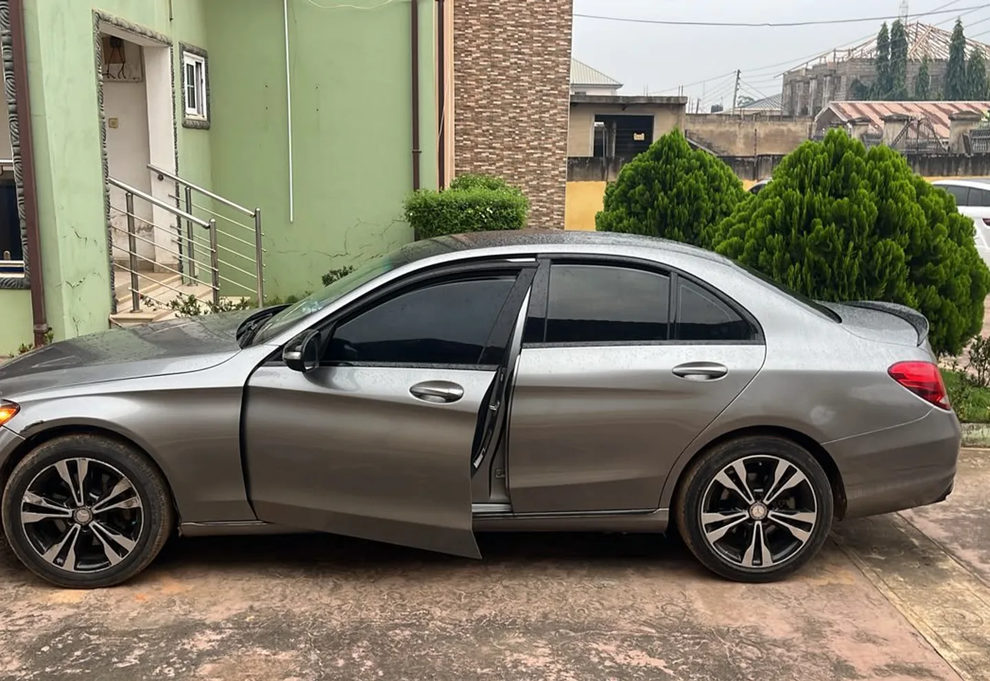 Mercedes Benz C300 — view photo 3