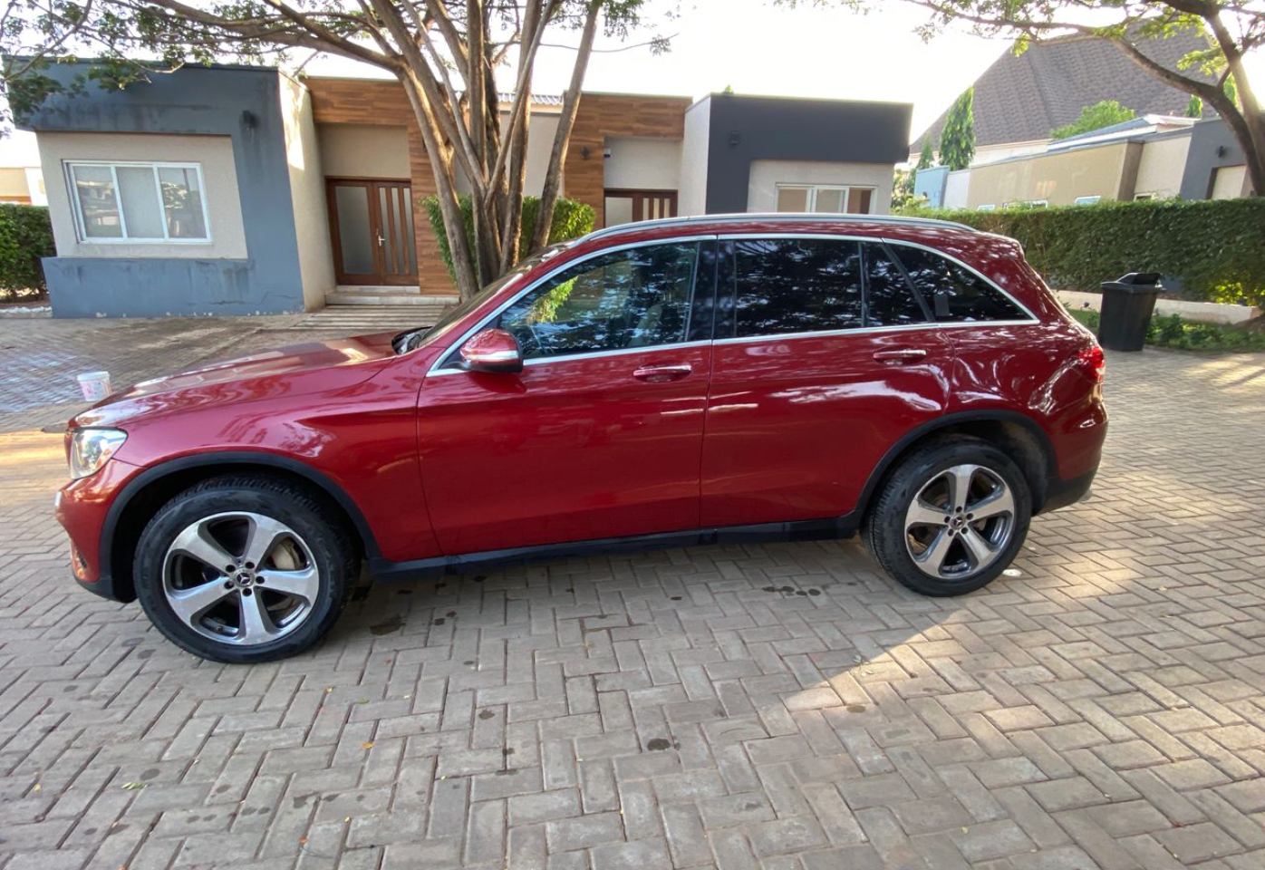 Mercedes Benz GLC 300 — view photo 3