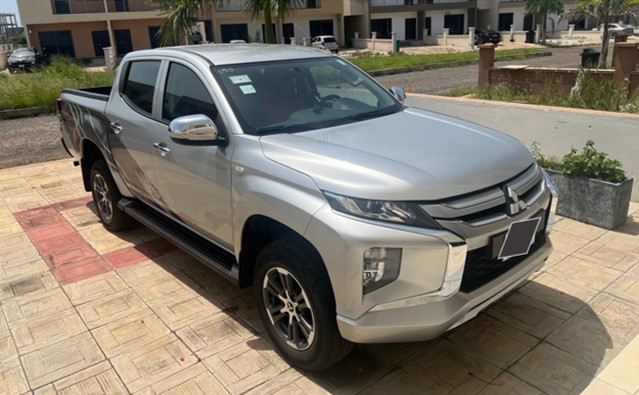 Mitsubishi L 200 Pick-up — photo 1