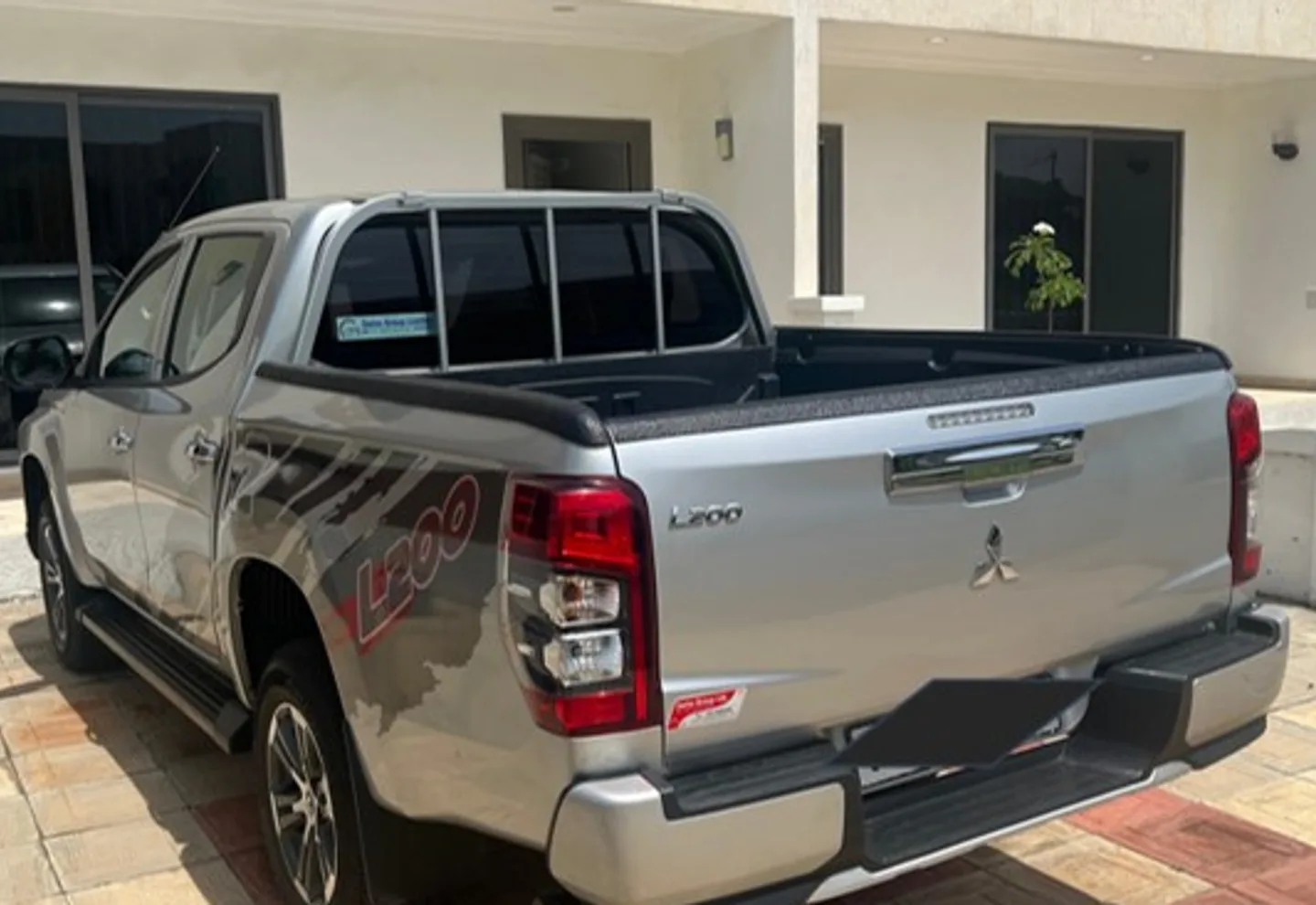 Mitsubishi L 200 Pick-up — view photo 3