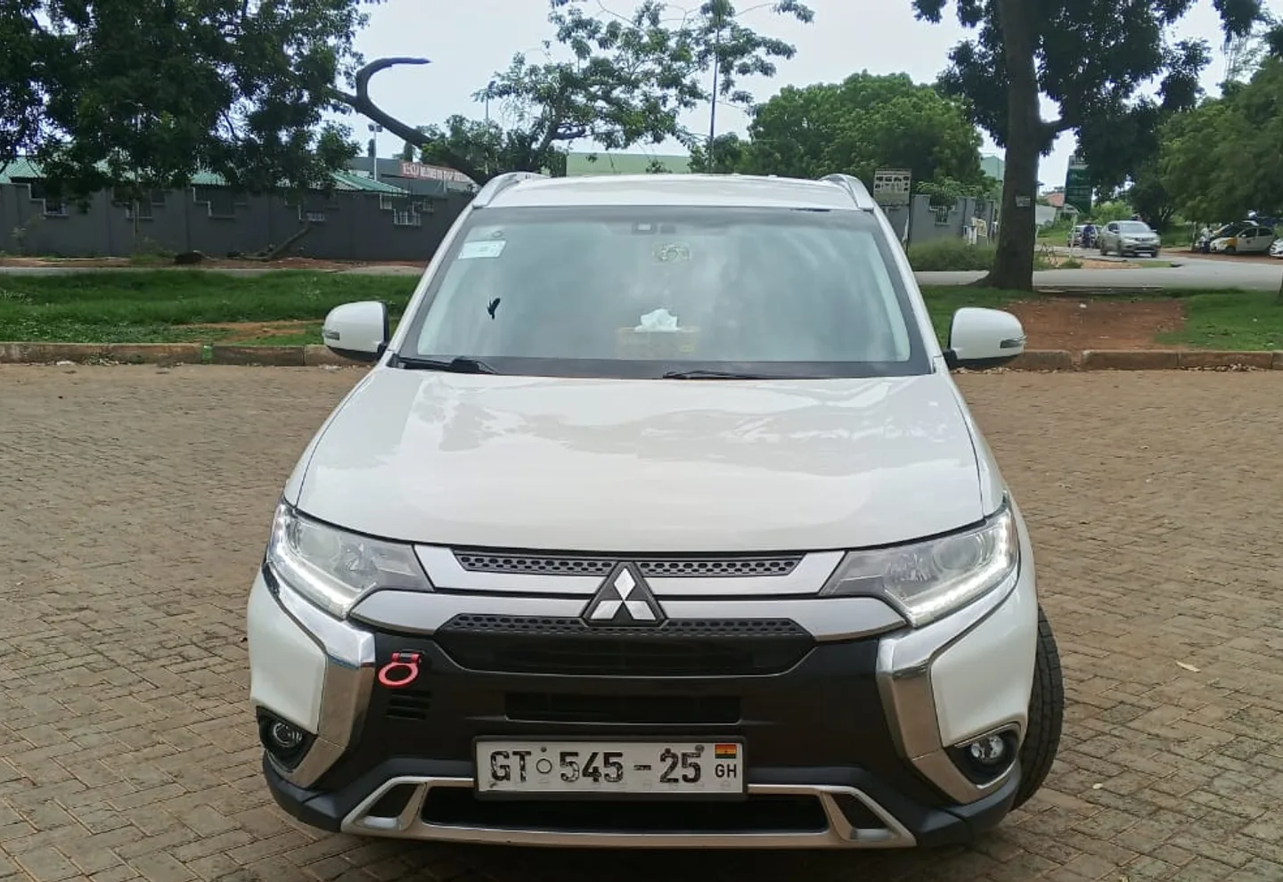 Mitsubishi Outlander — photo 1