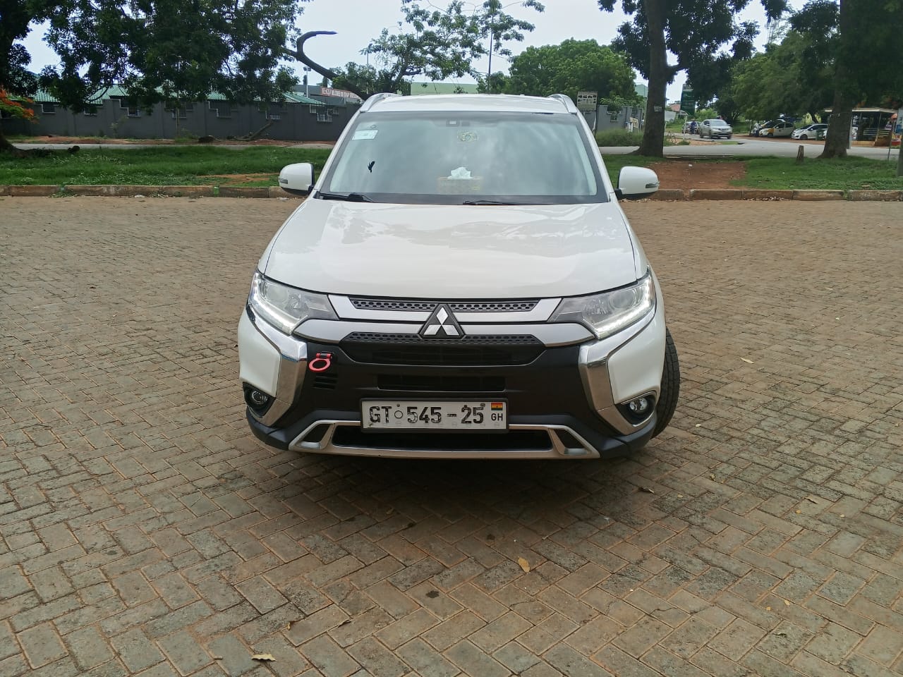 Mitsubishi Outlander — photo 1
