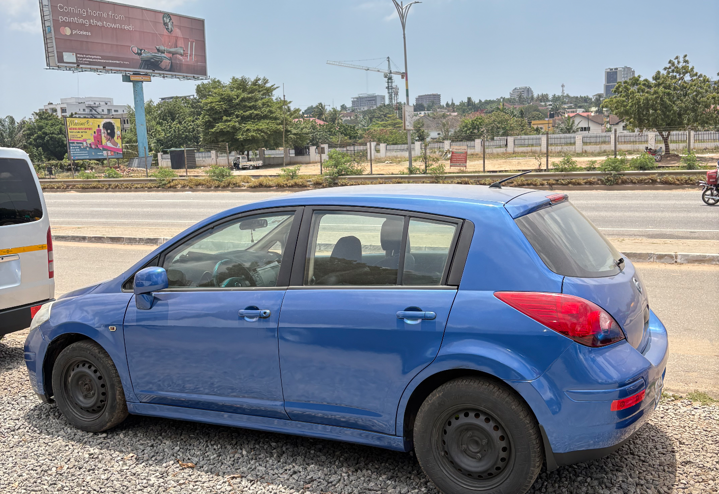 Nissan Versa — view photo 2