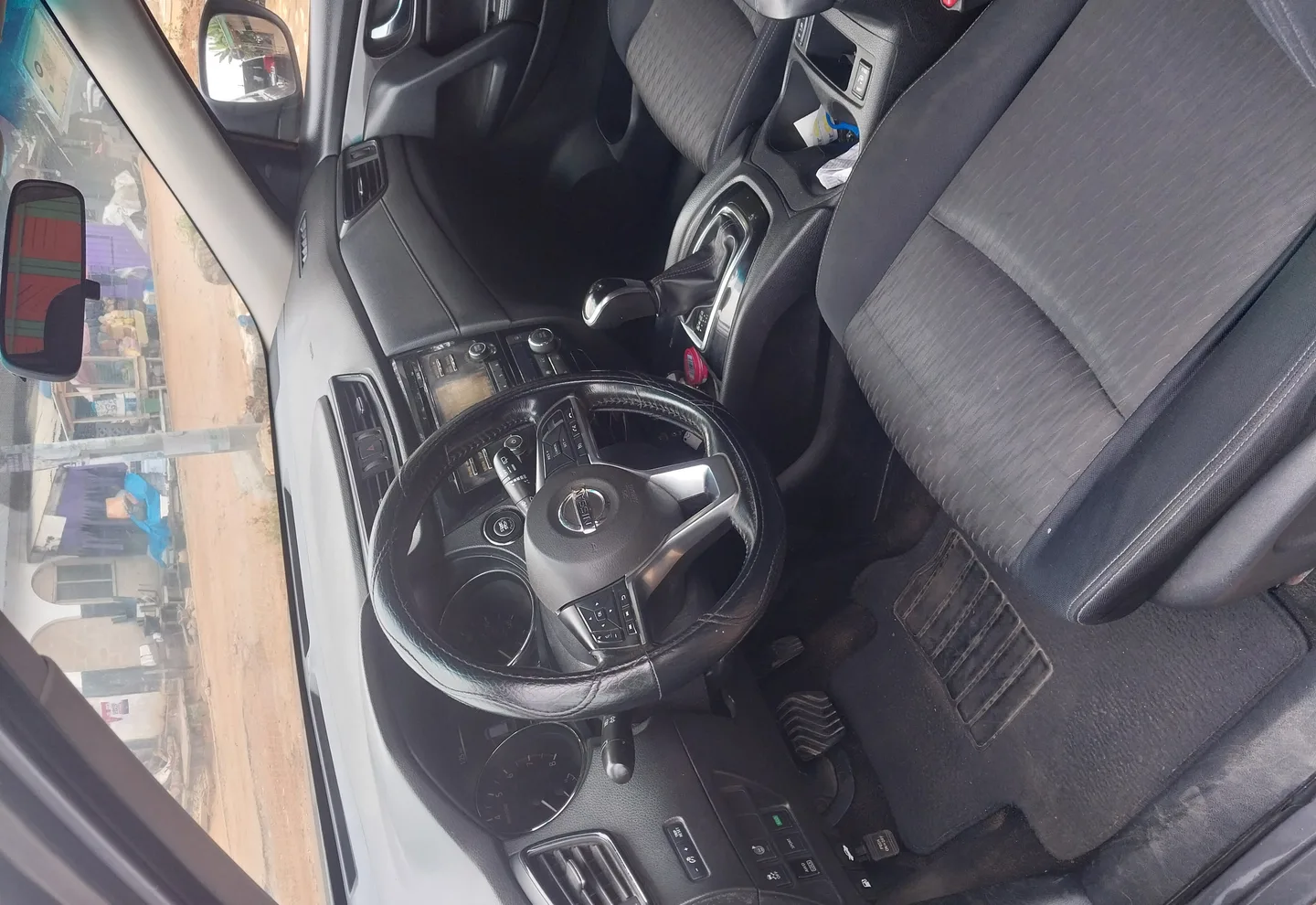 Nissan Rogue — view photo 2