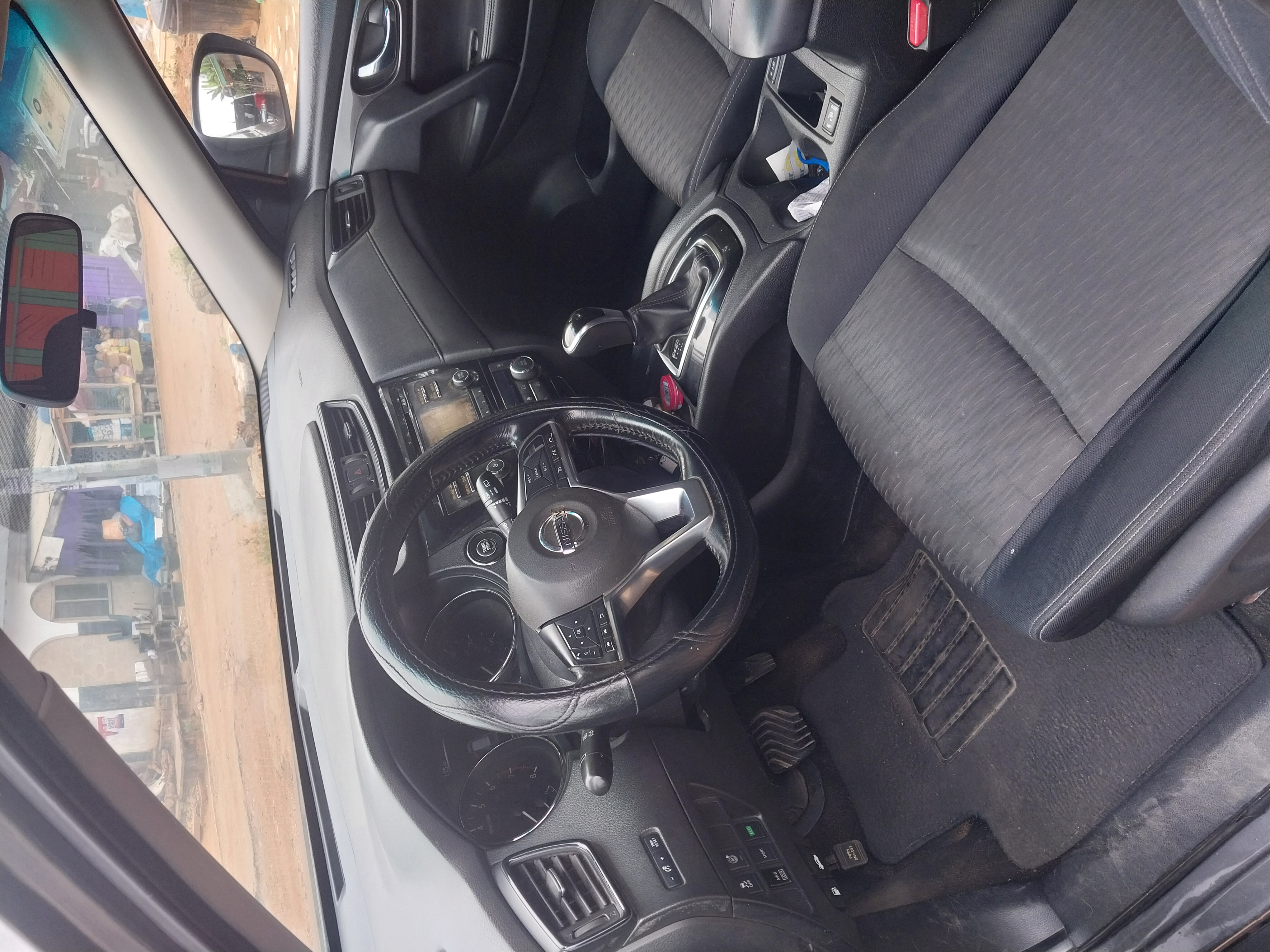 Nissan Rogue — view photo 2