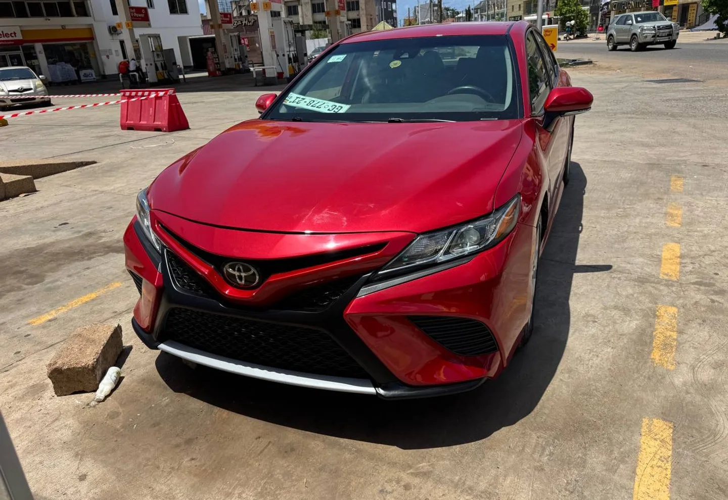 Toyota Camry SE — view photo 2