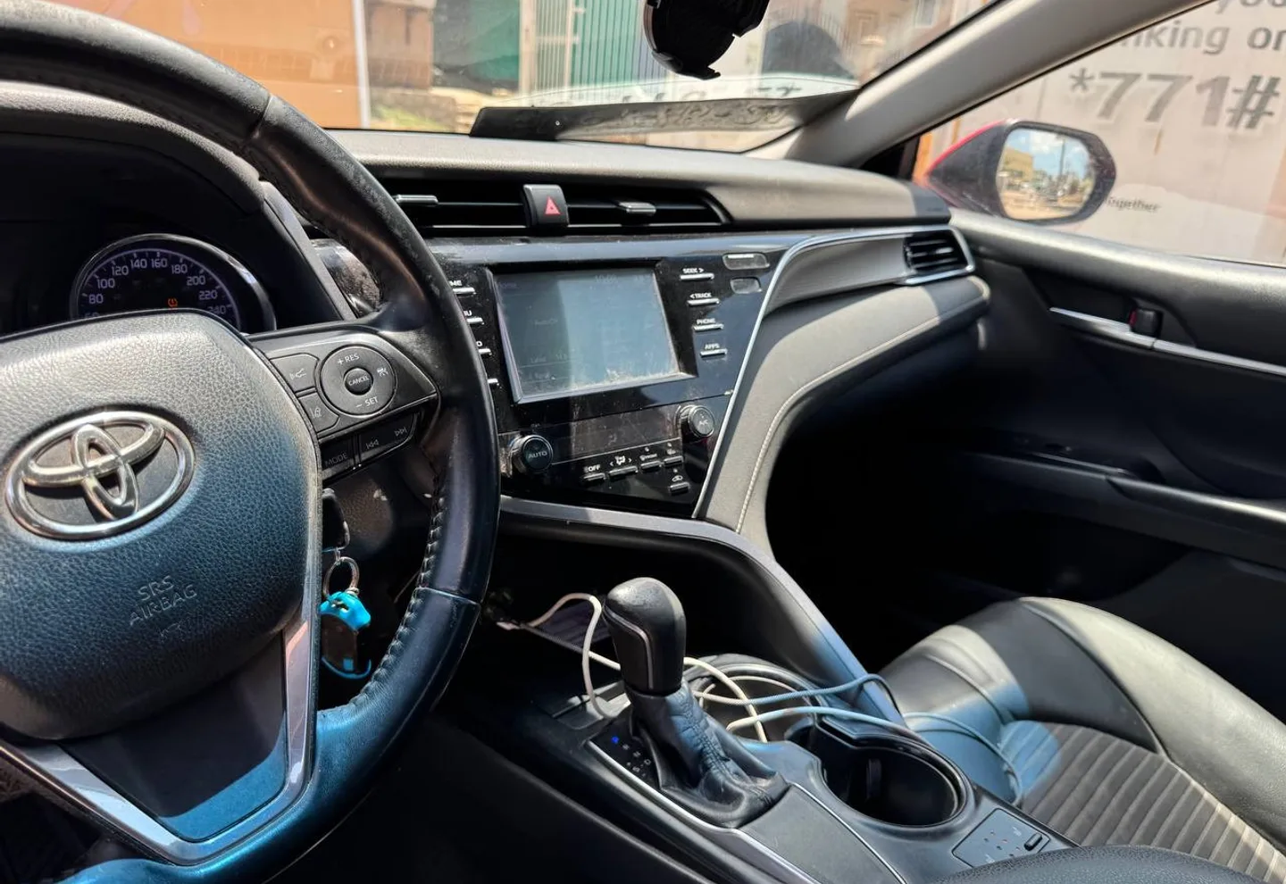 Toyota Camry SE — view photo 5