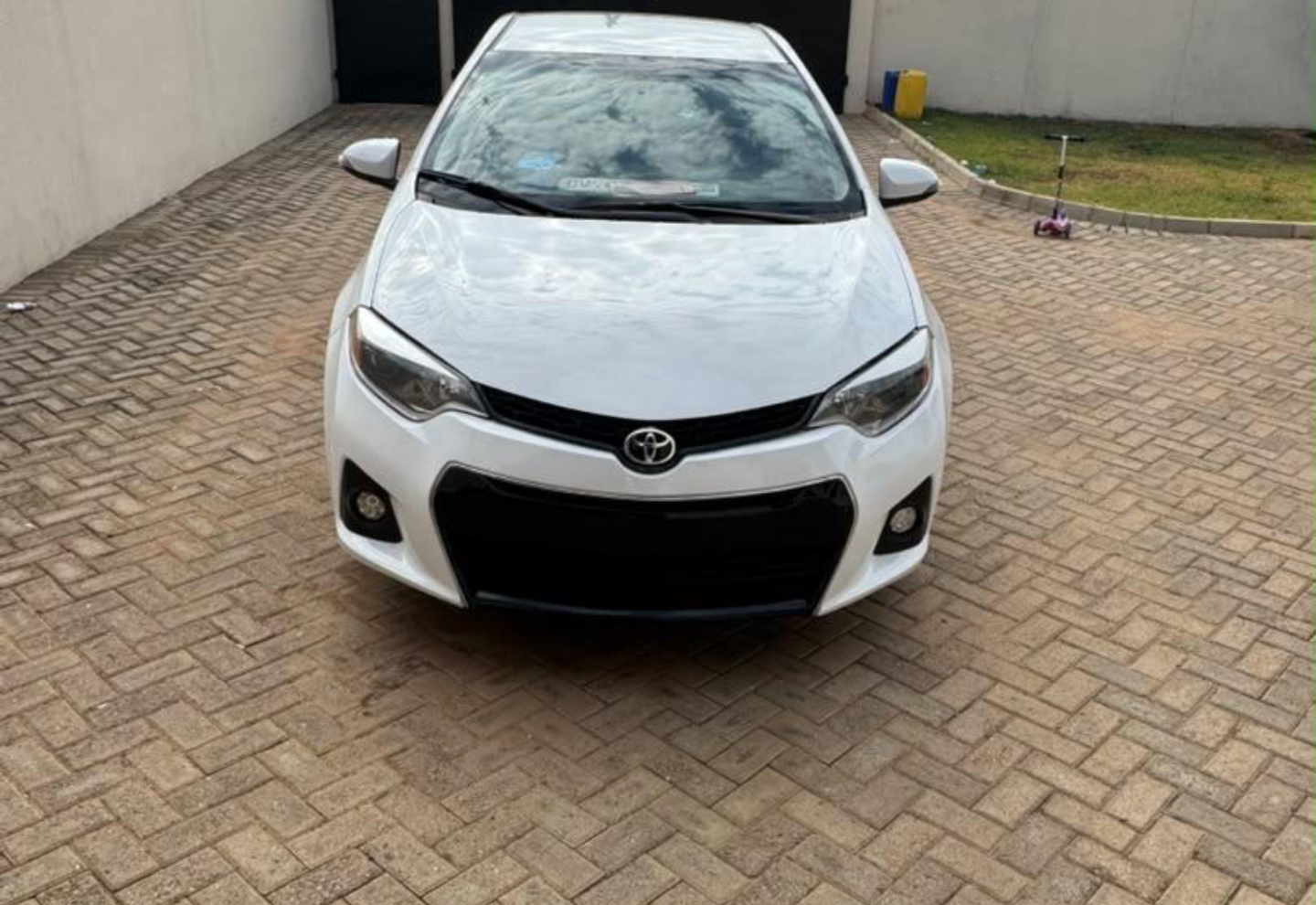 Toyota Corolla — photo 1
