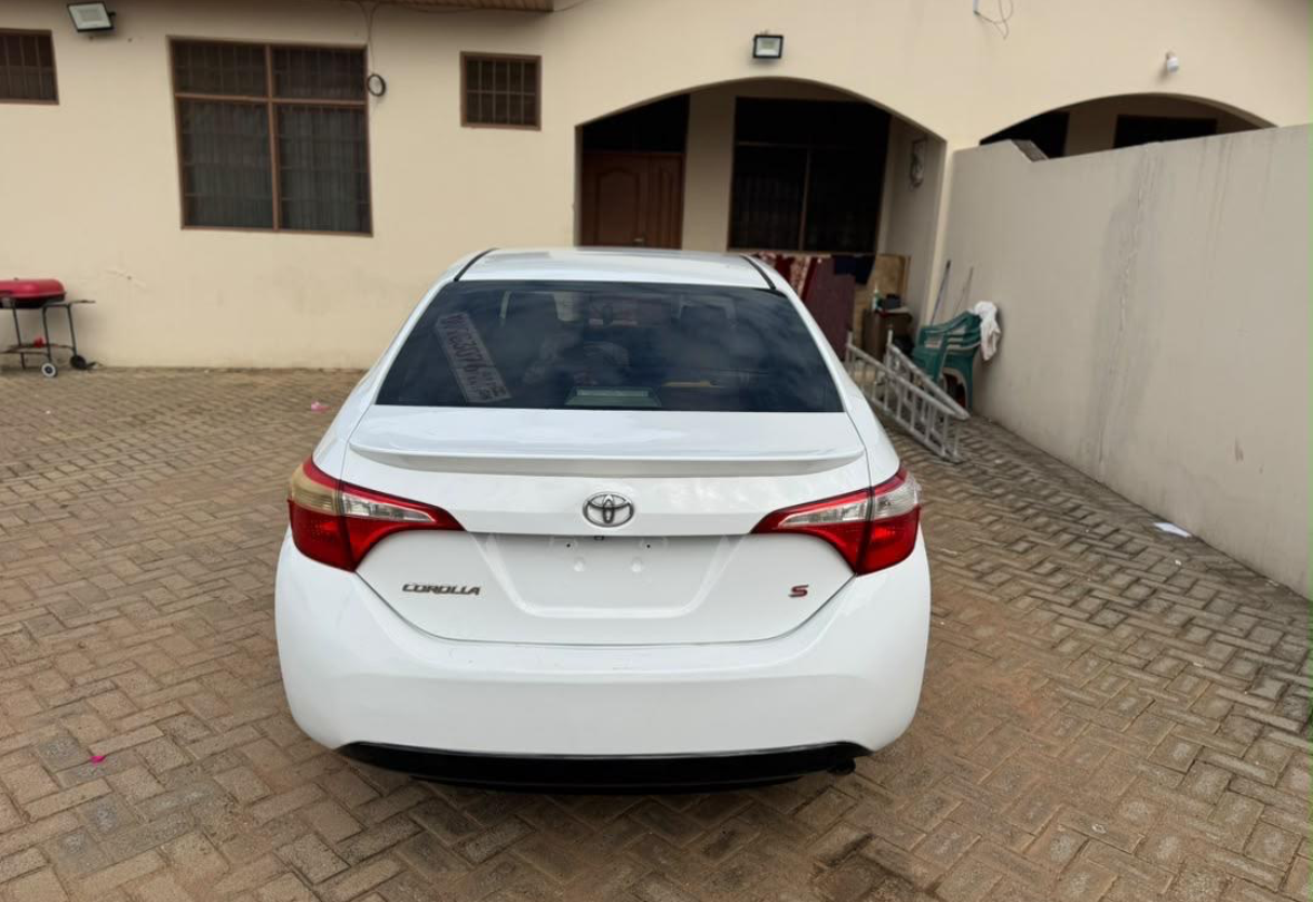 Toyota Corolla — view photo 4