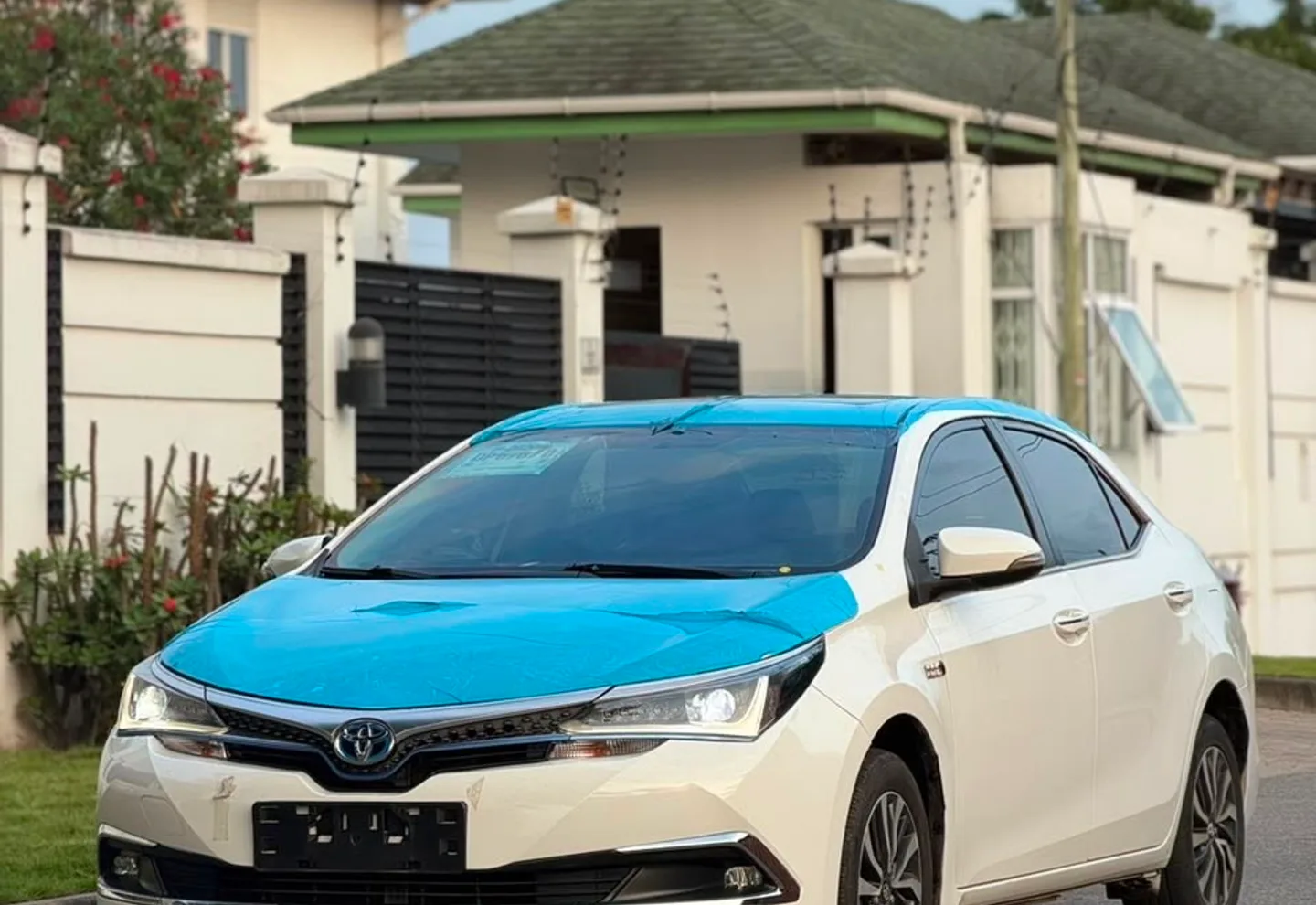 Toyota Corolla Plugin Hybrid — photo 1