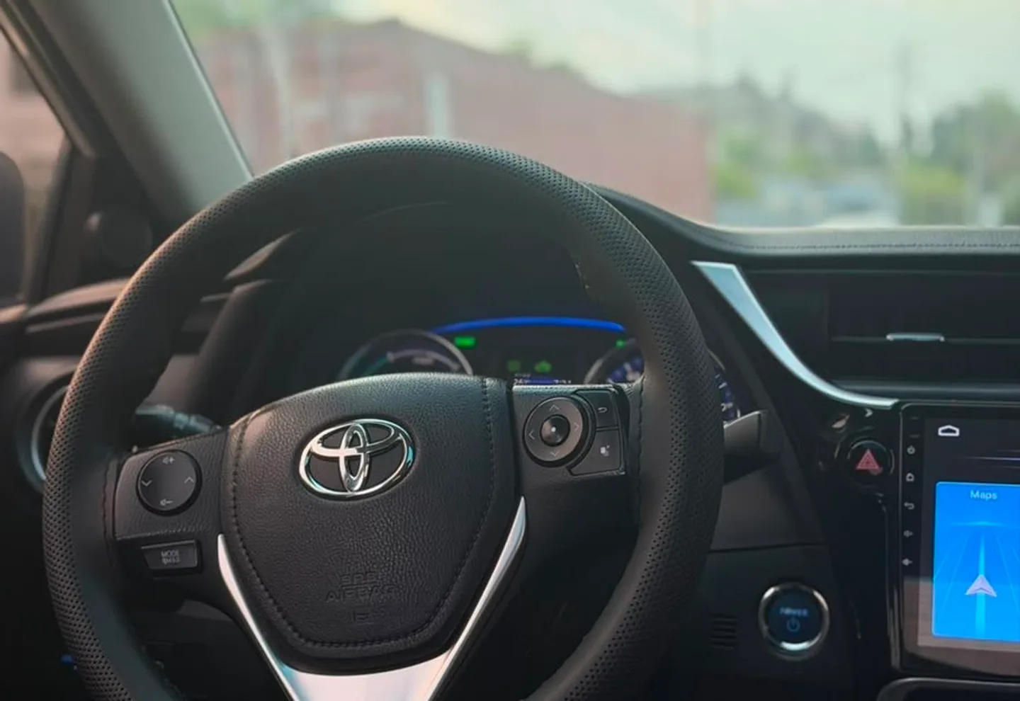 Toyota Corolla Plugin Hybrid — view photo 2