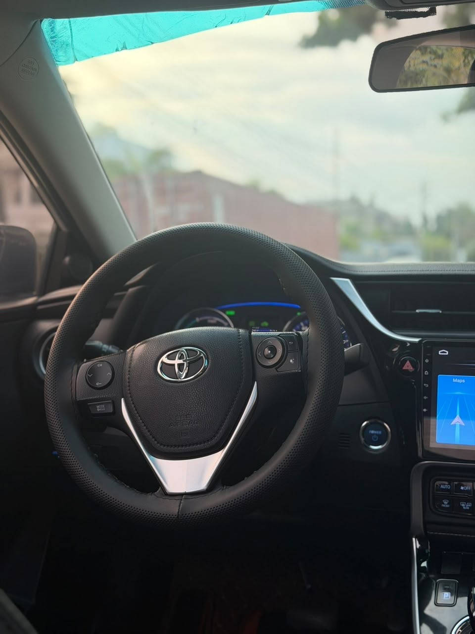 Toyota Corolla Plugin Hybrid — view photo 2